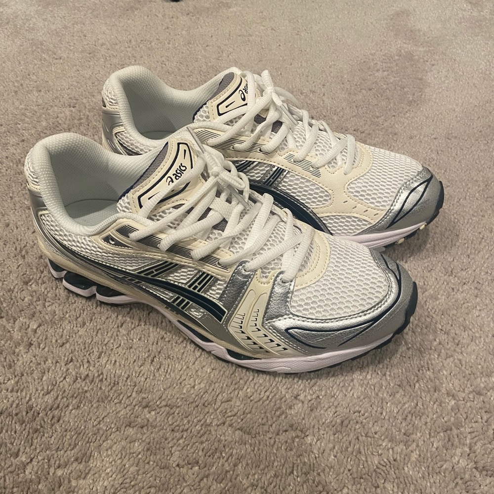 ASICS - Picture 1 of 8